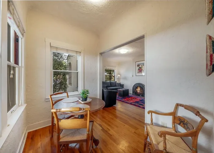 Charming Sam Hughes 1 Bedroom 1 Ba Outdoor Dining