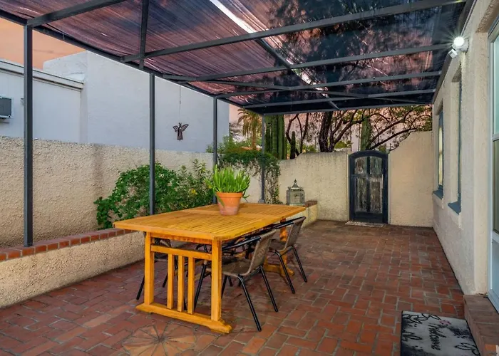 Charming Sam Hughes 1 Bedroom 1 Ba Outdoor Dining