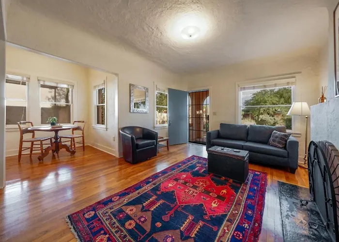 Charming Sam Hughes 1 Bedroom 1 Ba Outdoor Dining