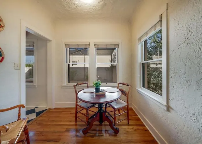 Charming Sam Hughes 1 Bedroom 1 Ba Outdoor Dining