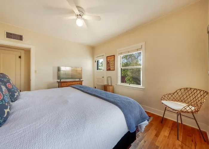 Charming Sam Hughes 1 Bedroom 1 Ba Outdoor Dining Holiday home Tucson